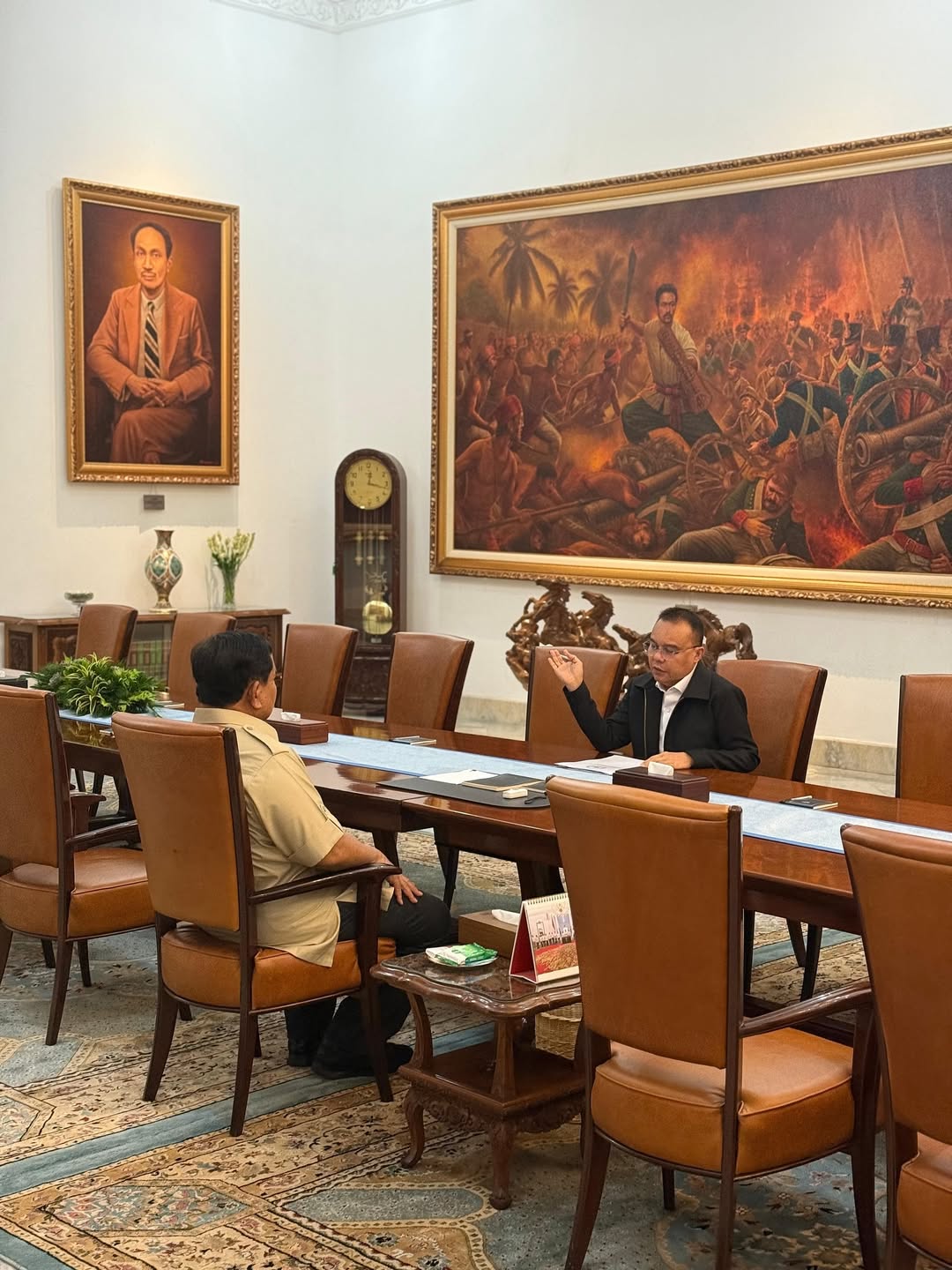 Presiden Prabowo Bertemu Dasco Di Istana Merdeka, Bahas Apa? Presiden Prabowo saat bertemu Wakil Ketua DPR Sufmi Dasco di Istana Negara pada Rabu (10/9). Foto : Ist