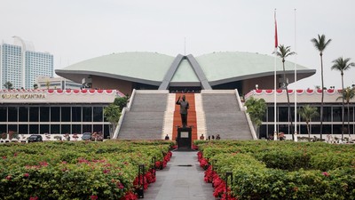 Setelah Syahroni, Nafa, Eko, Uya & Adies Dinonaktifkan Gedung DPR/MPR. Foto : Ist