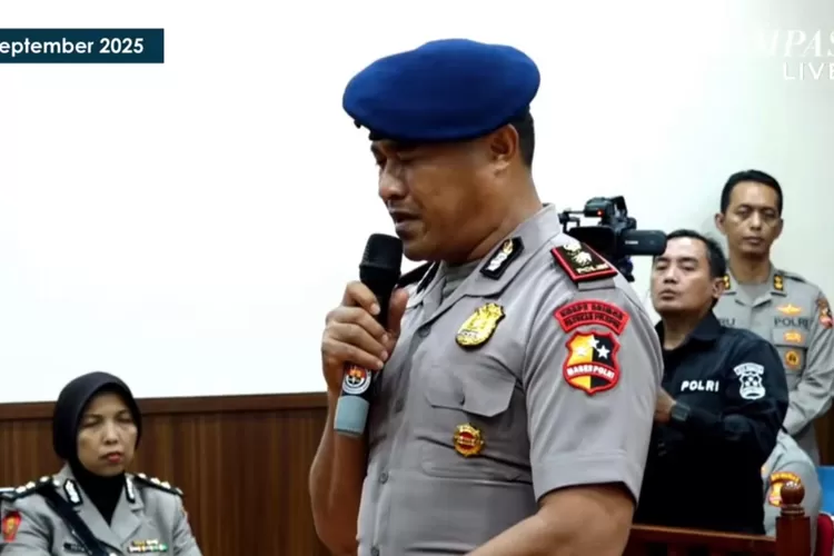 Sidang Etik Polisi Penabrak Ojol Sidang etik terhadap Kompol Cosmas Kaju Gae. Foto : Ist