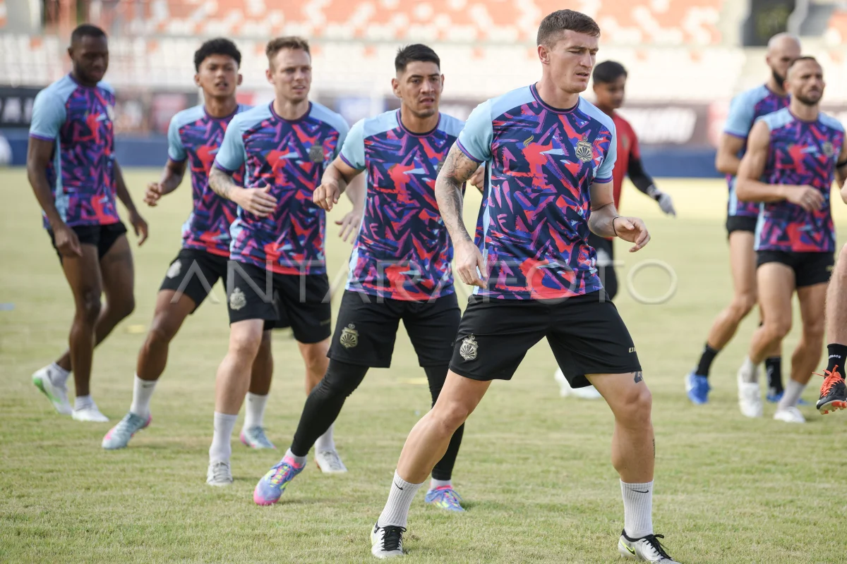Dkuad Bhayangkara Presisi siap ketajaman Malut United. Foto : Ist