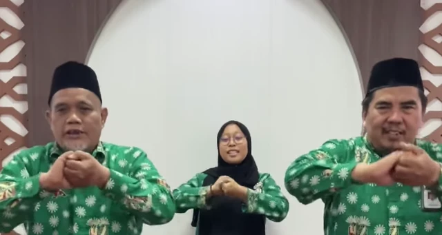 Tepuk tangan Sakinah. Foto : Ist