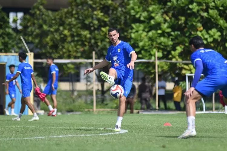 Thom Haye dan skuad Persib.Foto : Ist