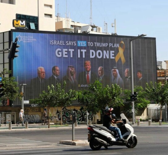 Baliho besar berlogo Abraham Shield di Tel Aviv, Israel. Foto : Ist