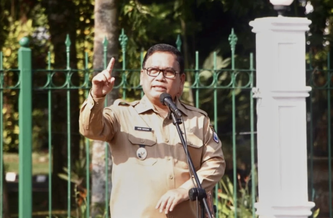 Wabup Amir Hamzah sedang memberikan sambutan pada upacara Bendera di Lingkungan Sekertariat Daerah (Setda) Lebak, di Halaman Parkir Setda Lebak, Senin (8/9).
