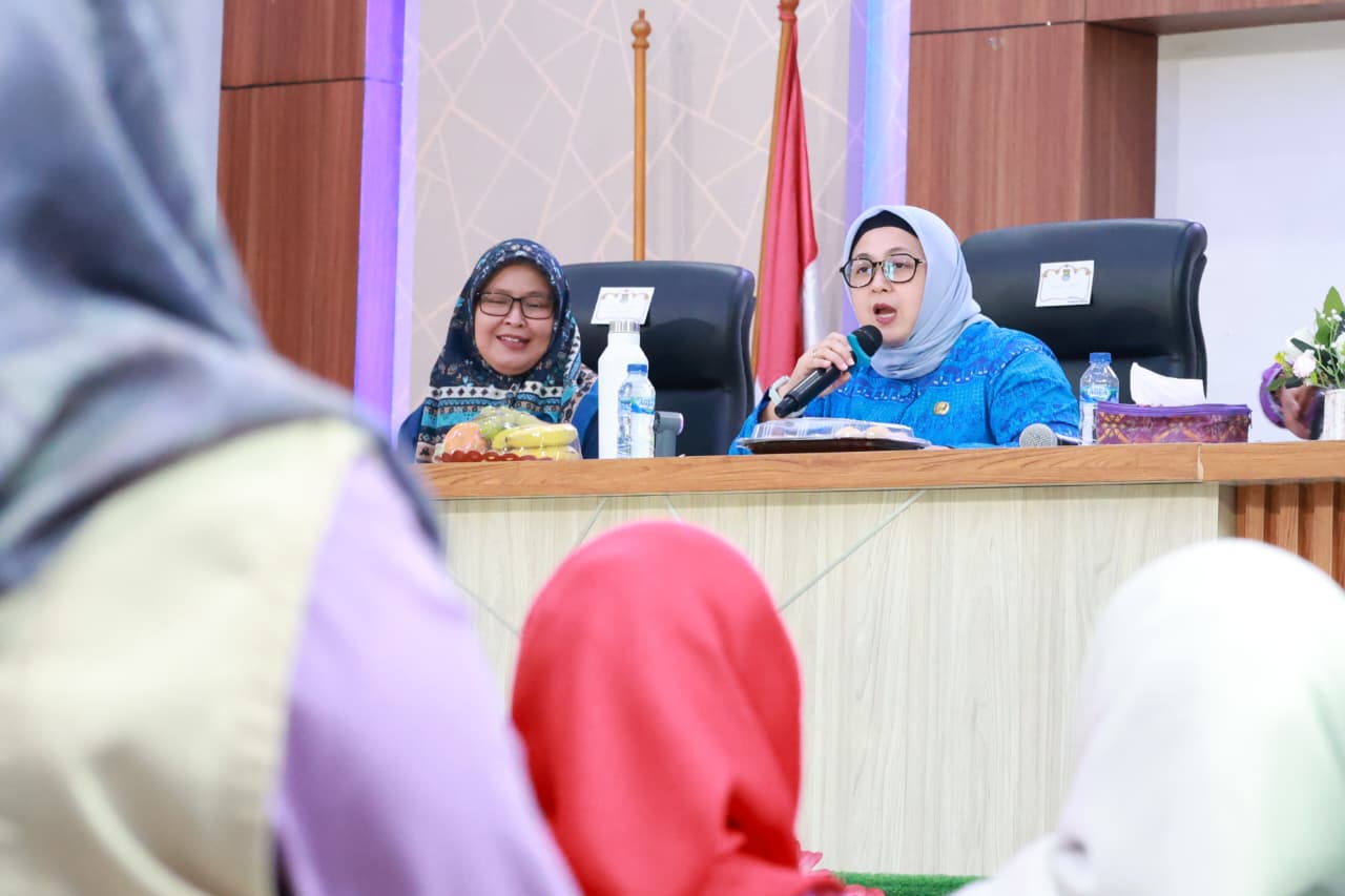 Wakil Bupati (Wabup) Tangerang, Intan Nurul Hikmah, saat memberikan arahan di acara monitoring pelaksanaan Program Percepatan Penurunan Stunting (P3S) di Kecamatan Pagedangan, Kamis (25/9).