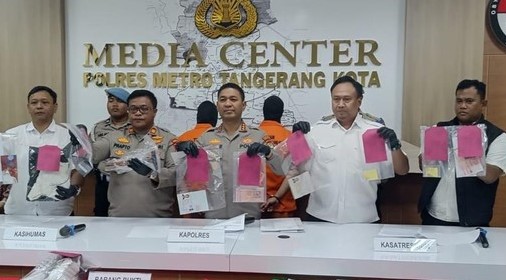 Warga Negara Cina Bobol Rumah Warga Tangerang, Pelaku Kabur ke Shanghai Konferensi pers Polres Metro Tangerang Kota. Foto : Ist