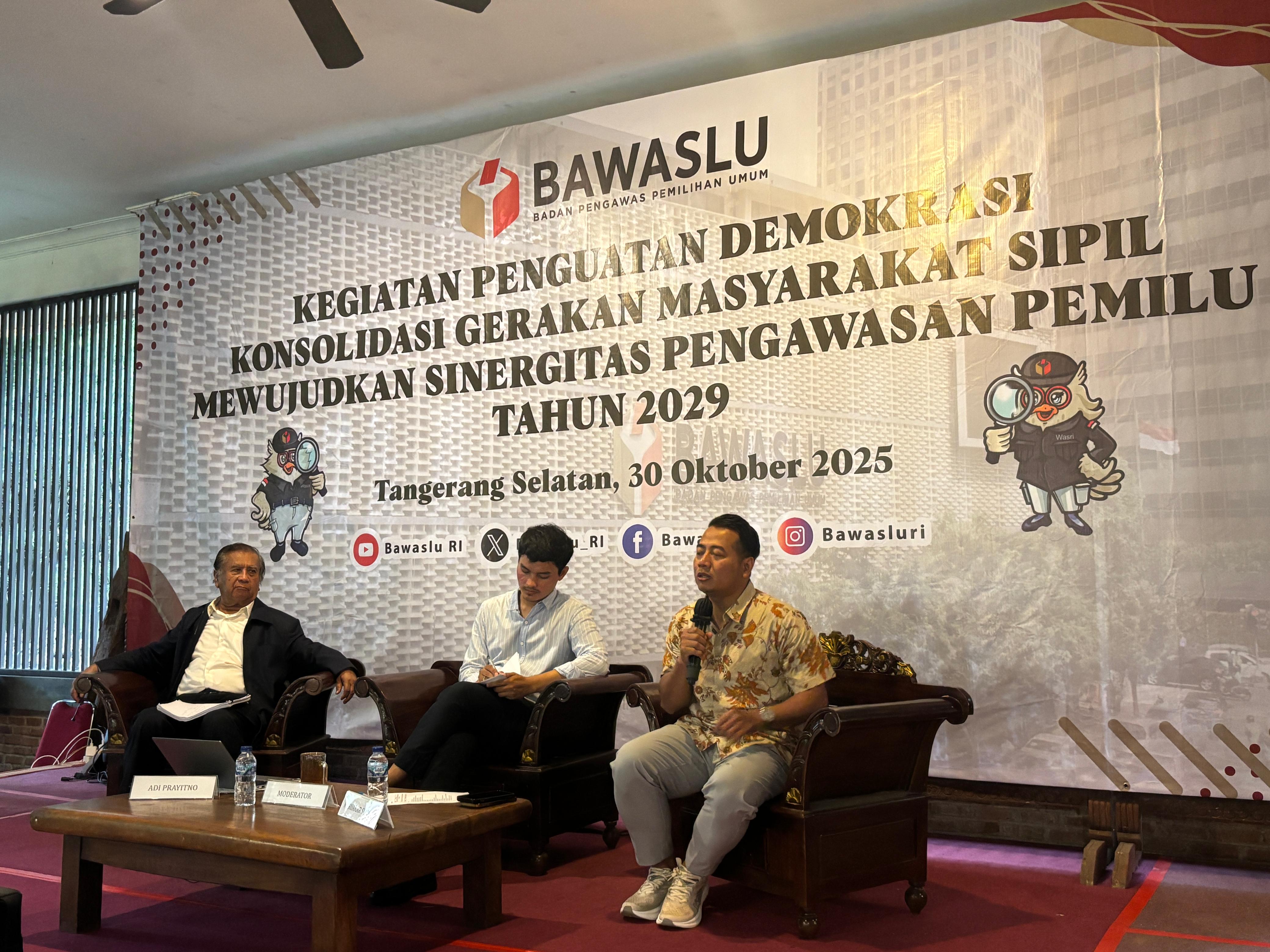 Bawaslu Dorong Konsolidasi Gerakan Masyarakat Sipil Awasi Pemilu 2029 Bawaslu RI gelar diskusi penguatan Pemilu 2029 di salah satu restoran kawasan Serpong, Kamis (30/10).