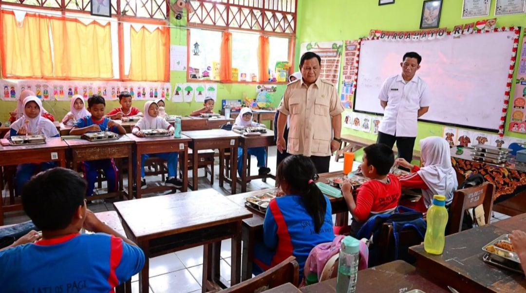Belum Sempurna, Bukan Gagal Presiden Prabowo saat meninjau program MBG di salah satu SD di Jakarta. Foto : Ist