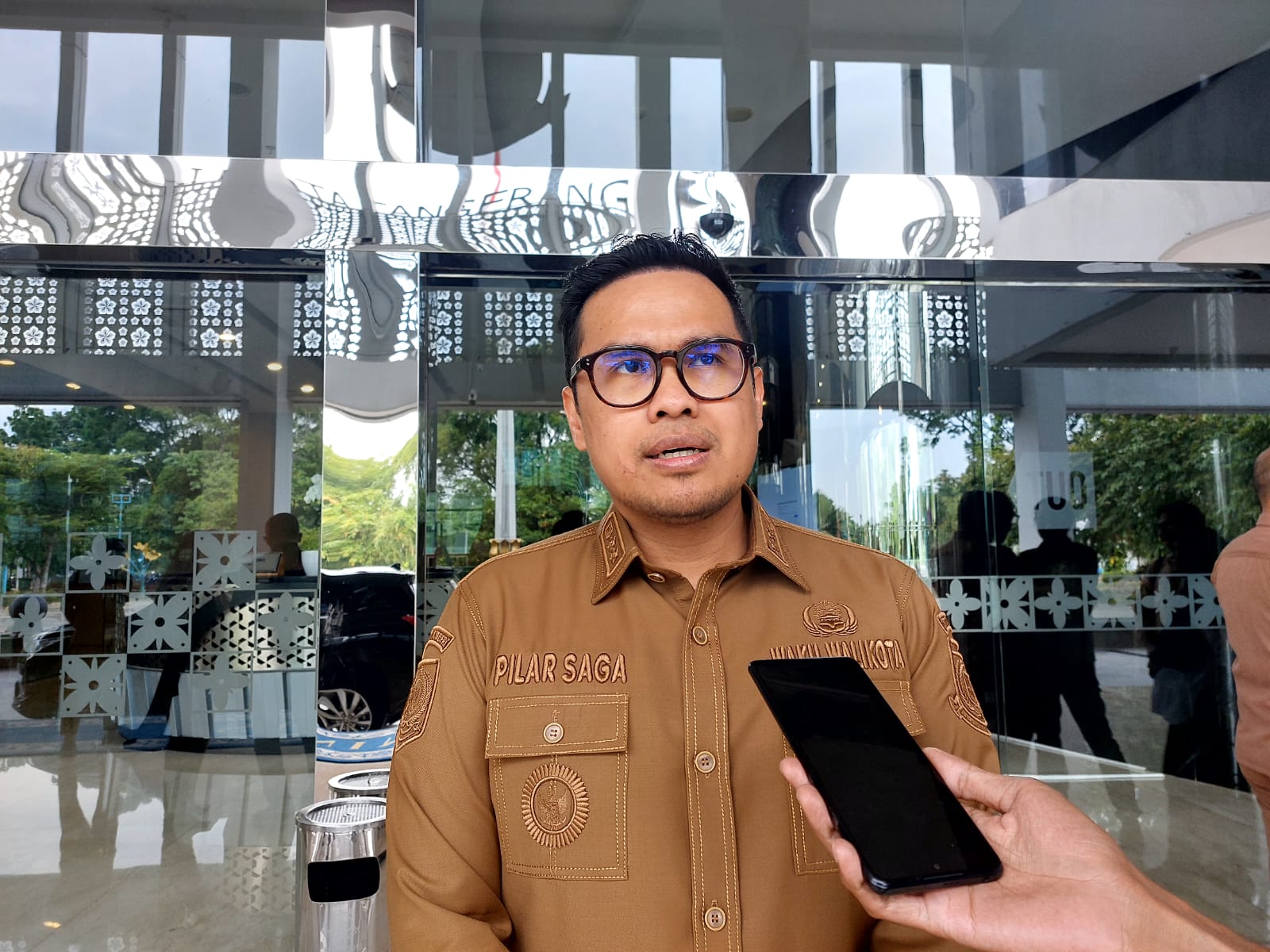 Beri Waktu Hingga Akhir Tahun, Pilar Ultimatum Pemilik Reklame yang Tak Berizin di Tangsel Wakil Wali Kota Tangsel Pilar Saga Ichsan. Foto : Ist