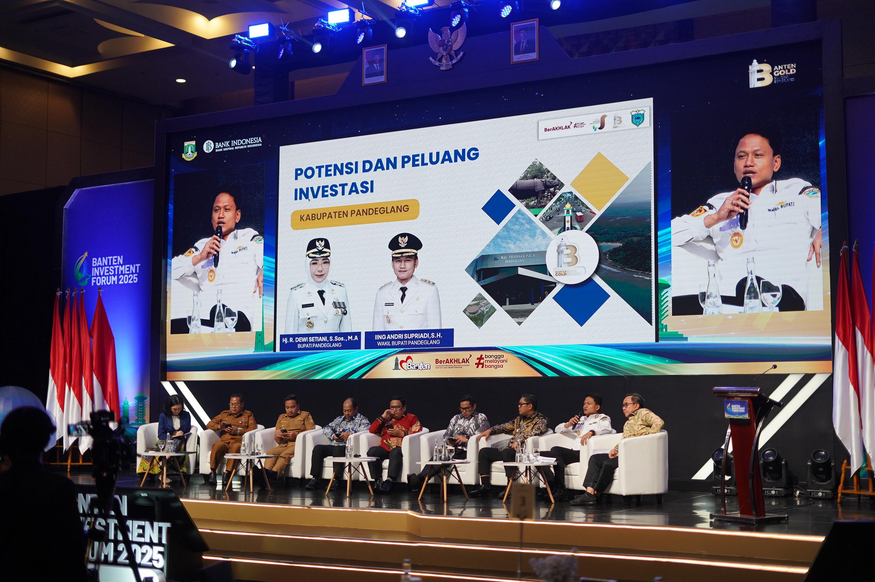 Dorong Iklim Investasi, Iing Pastikan Pandeglang Terbuka Terhadap Investor Wakil Bupati Pandeglang, Iing Andri Supriadi, saat menjadi pembicara dalam acara Banten Investment Forum (BIF) 2025 di Ballroom ICE BSD Tangerang, Selasa (21/10/2025).(Istimewa)