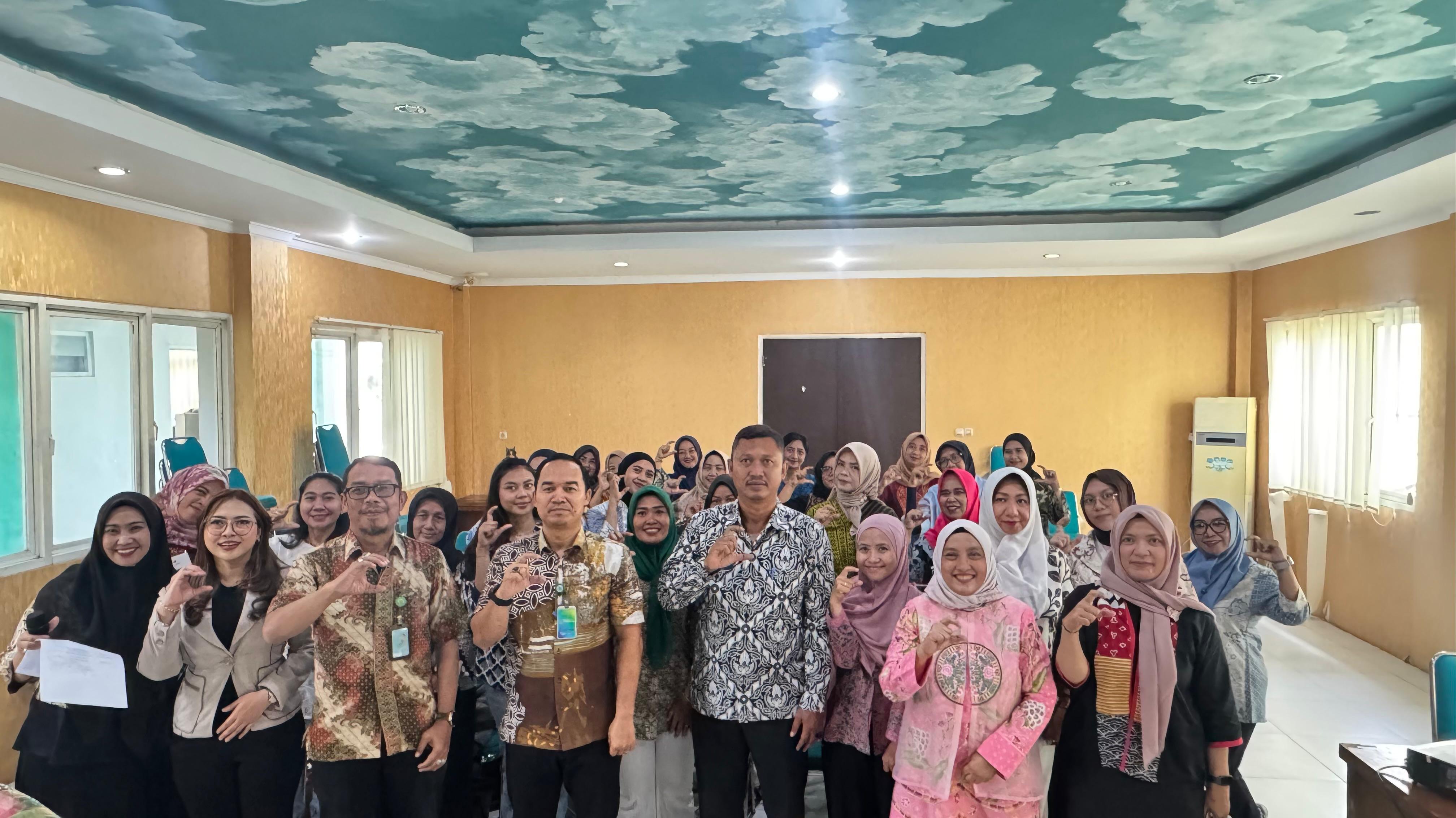 DP3AP2KB Tangsel Dorong Kemandirian Perempuan Lewat Pelatihan Tata Rias Foto : Ist