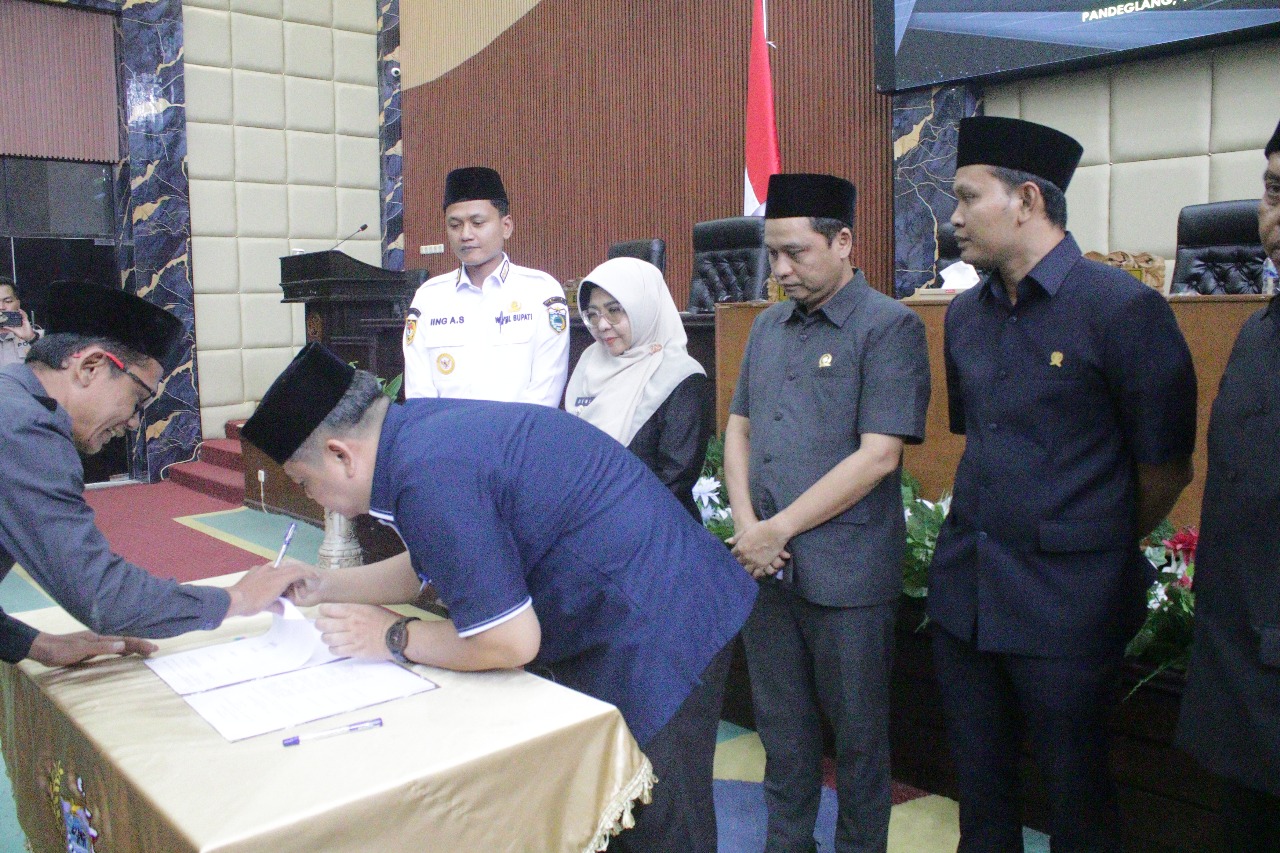 DPRD Pandeglang Tetapkan 9 Raperda Masuk Propemperda 2026 Rapat paripurna dengan agenda Penyampaian Laporan Bapemperda Pembahasan Propemperda Tahun 2026 dan Penetapan Propemperda Tahun 2026 di Ruang Rapat Paripurna DPRD Pandeglang, Rabu (15/10/2025) siang.(Istimewa)