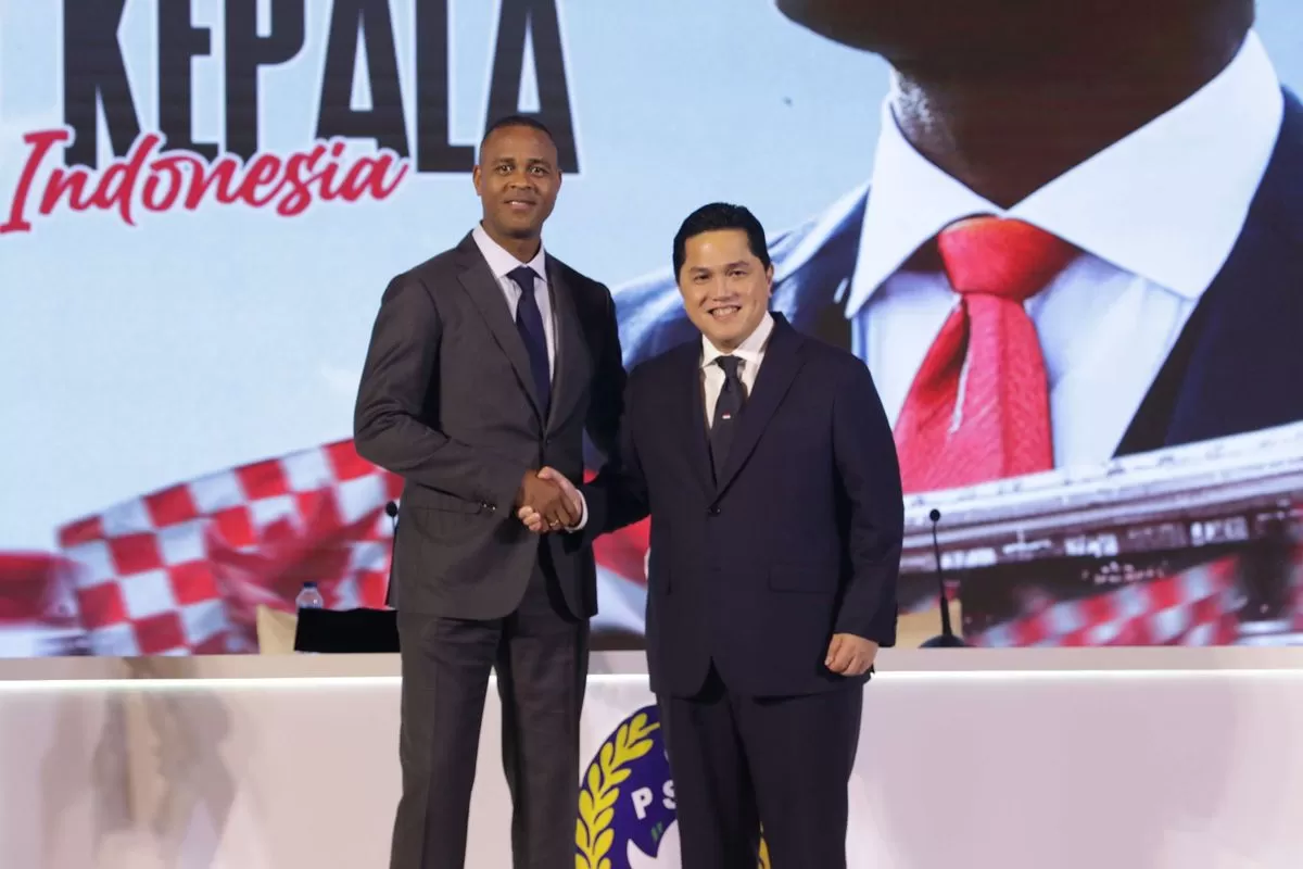 Erick Thohir: Terima Kasih Patrick Kluivert Telah Berjuang untuk Merah Putih Ketum PSSI Erick Thohir bersama Patrick Kluivert. Foto : Ist