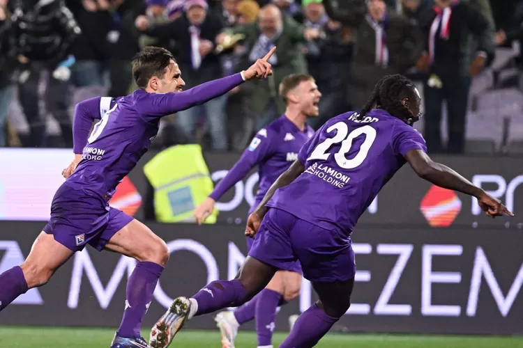 Fiorentina Tampil Garang, Crystal Palace Tersandung Di Liga Conference Selebrasi skuad Fiorentina usai menang Rapid Vienna.