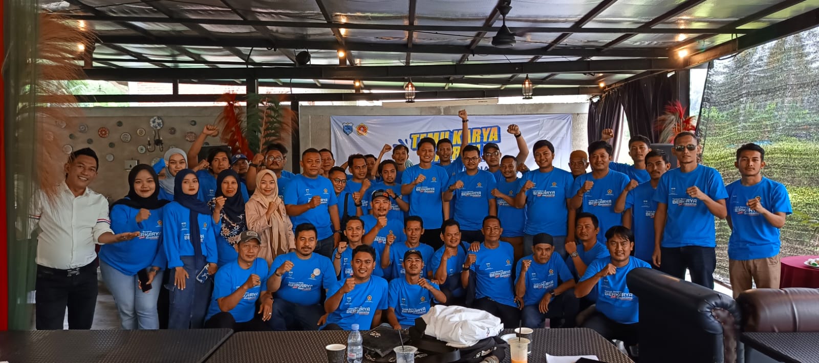 Iing Andri Supriadi Dipercaya Pimpin Karang Taruna Pandeglang 2025-2030 Wakil Bupati Pandeglang, Iing Andri Supriadi didaulat menjadi Ketua Karang Taruna Kabupaten Pandeglang periode 2025-2030 pada Temu Karya Daerah (TKD) yang diselenggarakan di salah satu kafe, Senin (20/10/2025).(Istimewa)