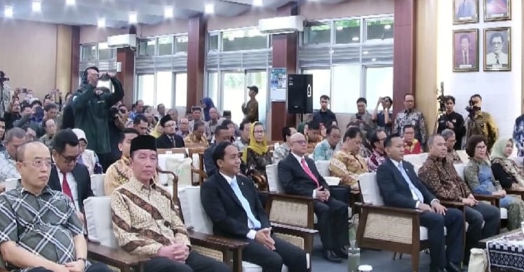 Jokowi Hadiri Dies Natalis Fakultas Kehutanan UGM Mantan Presiden RI ke 7 Jokowi hadir dalam Rapat Senat Terbuka Dies Natalis ke-62 Fakultas Kehutanan UGM. Foto : Ist