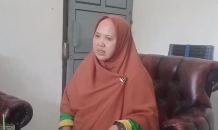 Kepala SMA Negeri 1 Cimarga, Kabupaten Lebak, Dini Fitria