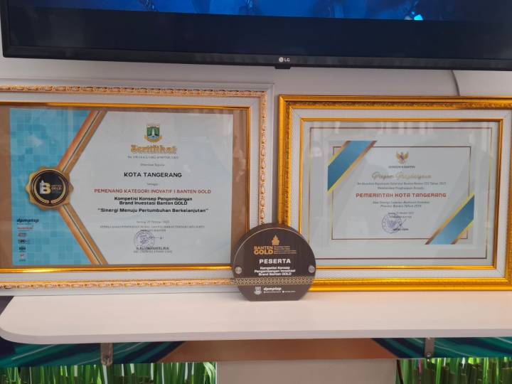 Pemkot Tangerang meraih Piagam Kategori Inovatif I (Pertama), dalam ajang Kompetisi Konsep Pengembangan Brand Investasi Banten GOLD 2025, yang mengusung tema 'Sinergi Menuju Pertumbuhan Berkelanjutan'.