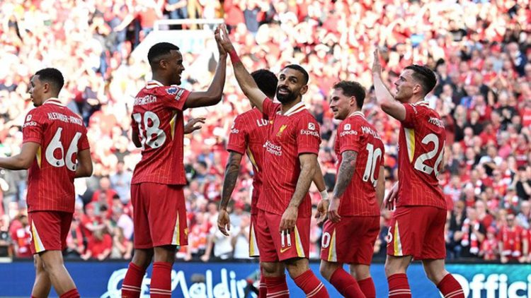 Liverpool dan Chelsea Pesta Gol, Spurs Tertahan di Monaco Selebrasi skuad Liverpool usai menang 5-1 dari Eintracht Frankfurt. Foto : Ist