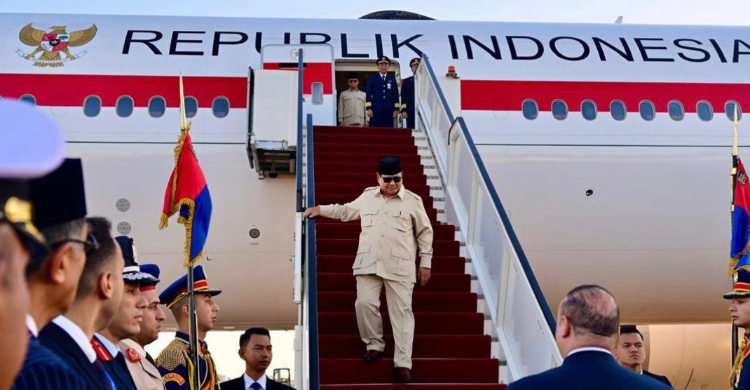 Presiden Prabowo saat tiba di Mesir. Foto : Ist