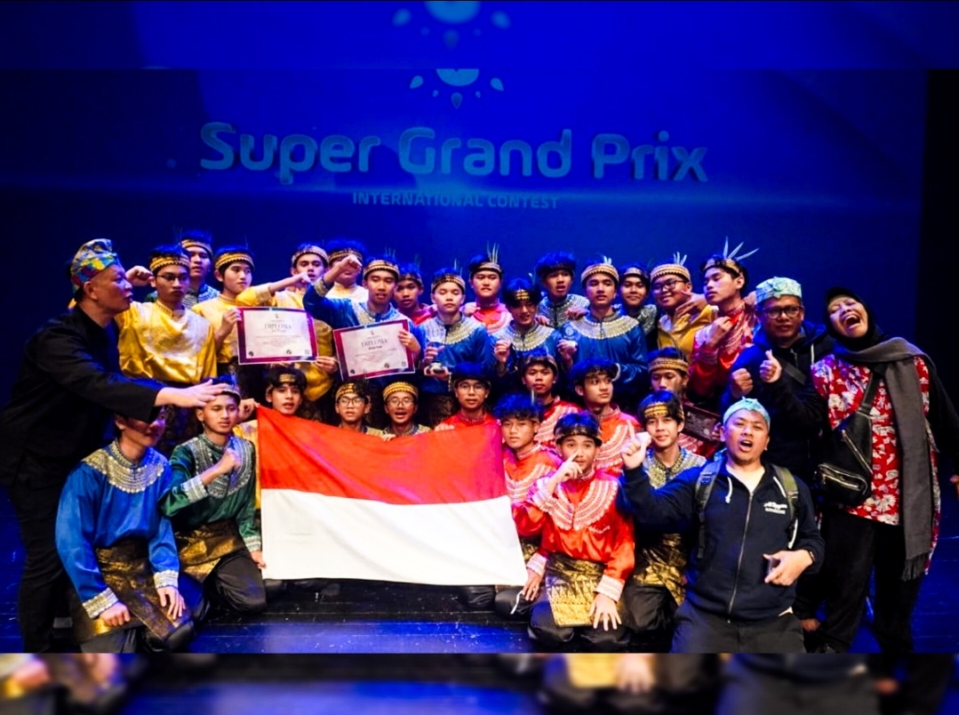 Merah Putih Berkibar di Ajang Internasional Super Grand Prix Spanyol 2025 SMA Pesantren Unggul Al Bayan berhasil mengharumkan nama bangsa di ajang International Super Grand Prix 2025 yang digelar di Lloret de Mar, Catalonia, Spanyol. (Ist)