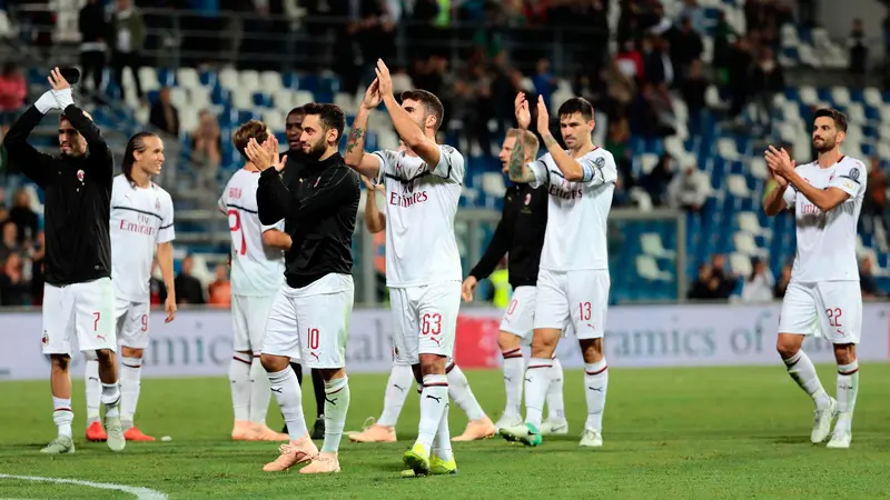Milan Menang, Atalanta-Lazio Imbang, Bologna Melesat Srlebrasi Skuad AC Milan usai menang 2-1 dari Fiorentina. Foto : Ist