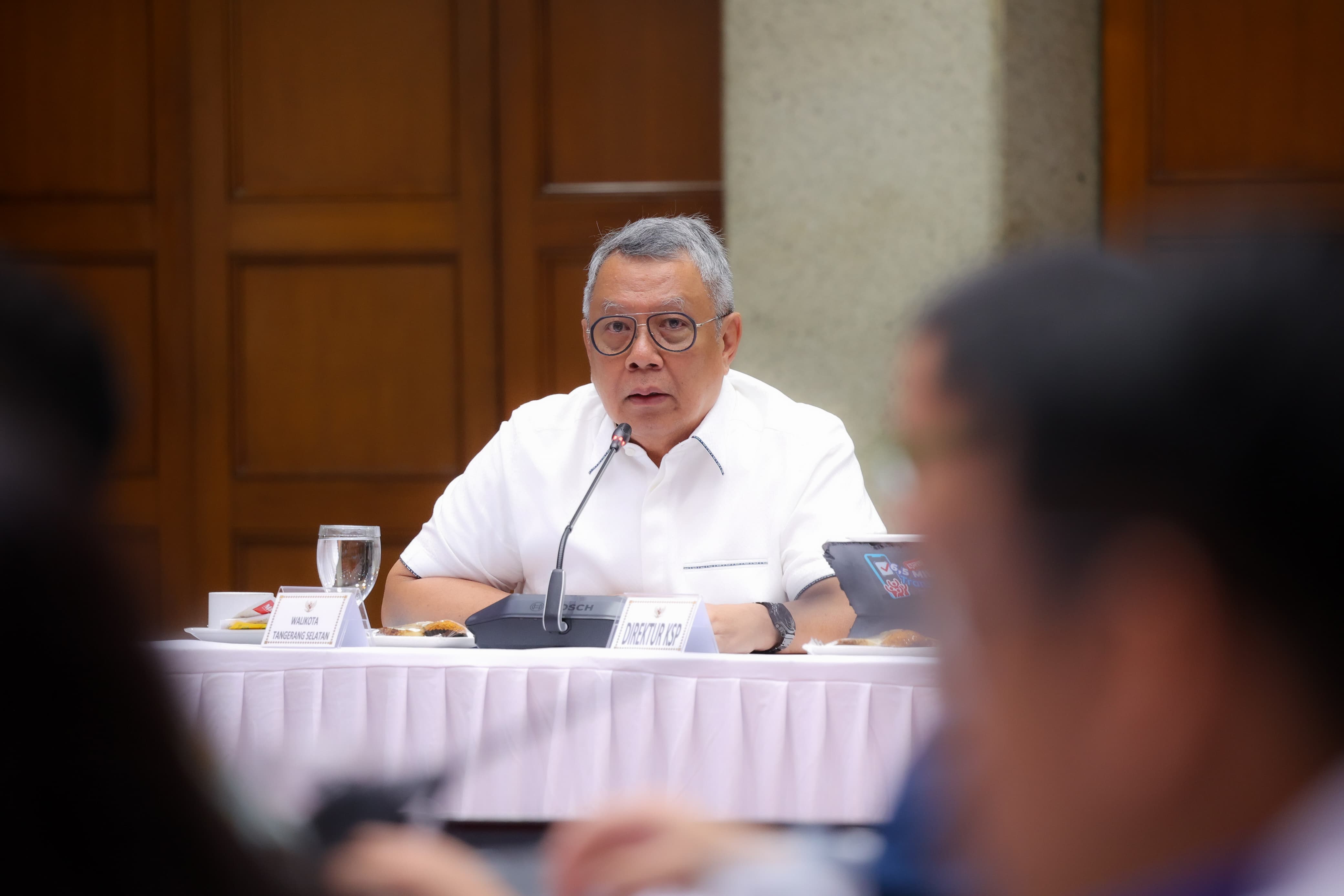 Minat Warga Tinggi, Pemkot Tangsel Dorong Penambahan Armada dan Rute Transjabodetabek Wali Kota Tangsel Benyamin Davnie saat menghadiri Rapat Koordinasi Transportasi Terintegrasi dan Terpadu di Balai Kota Provinsi DKI Jakarta, Rabu (29/10). (Ist)
