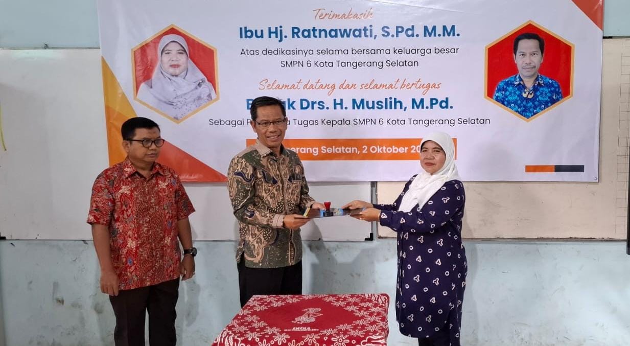 Muslih Resmi Jabat Plt  Kepala Sekolah SMP Negeri 6 Kota Tangerang Selatan. Foto : Ist