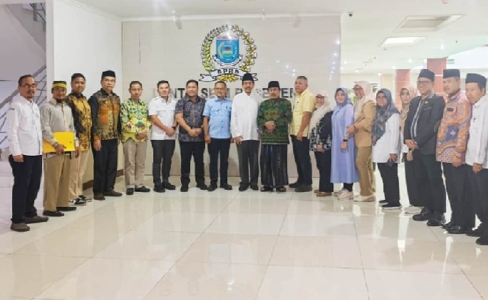 Pansus Raperda Fasilitasi Pesantren menerima masukan dari pesantren di Tangsel untuk membahas Raperda tersebut. Foto : Ist