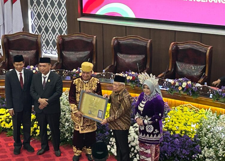 Rapat Paripurna DPRD Kabupaten Tangerang dihadiri Prof KH Ma’ruf Amin Mantan Wapres RI ke 13. Foto : Ist