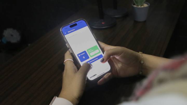 Pemkot Tangerang Luncurkan Kanal Permintaan Bibit Pohon Gratis Masyarakat sedang mengakses fitur Bank Pohon di Aplikasi Tangerang LIVE milik Pemkot Tangerang