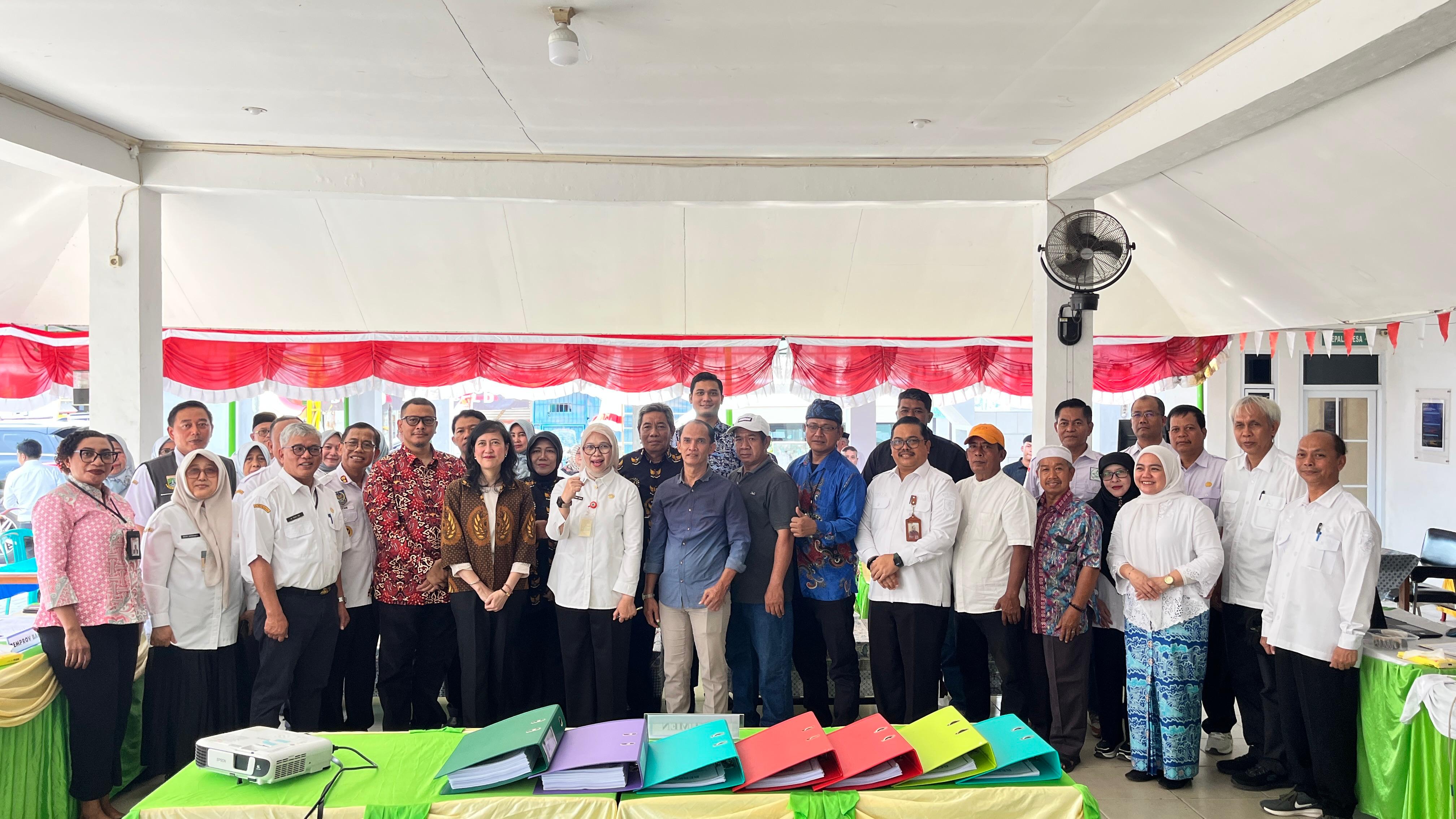 Pemprov Banten Dorong Pembentukan Empat Desa Antikorupsi Bersama KPK Kegiatan Penilaian Calon Percontohan Desa Antikorupsi di Desa Cikande Permai, Kecamatan Cikande, Kabupaten Serang, Rabu (8/10/2025). Foto : Humas Pemprov