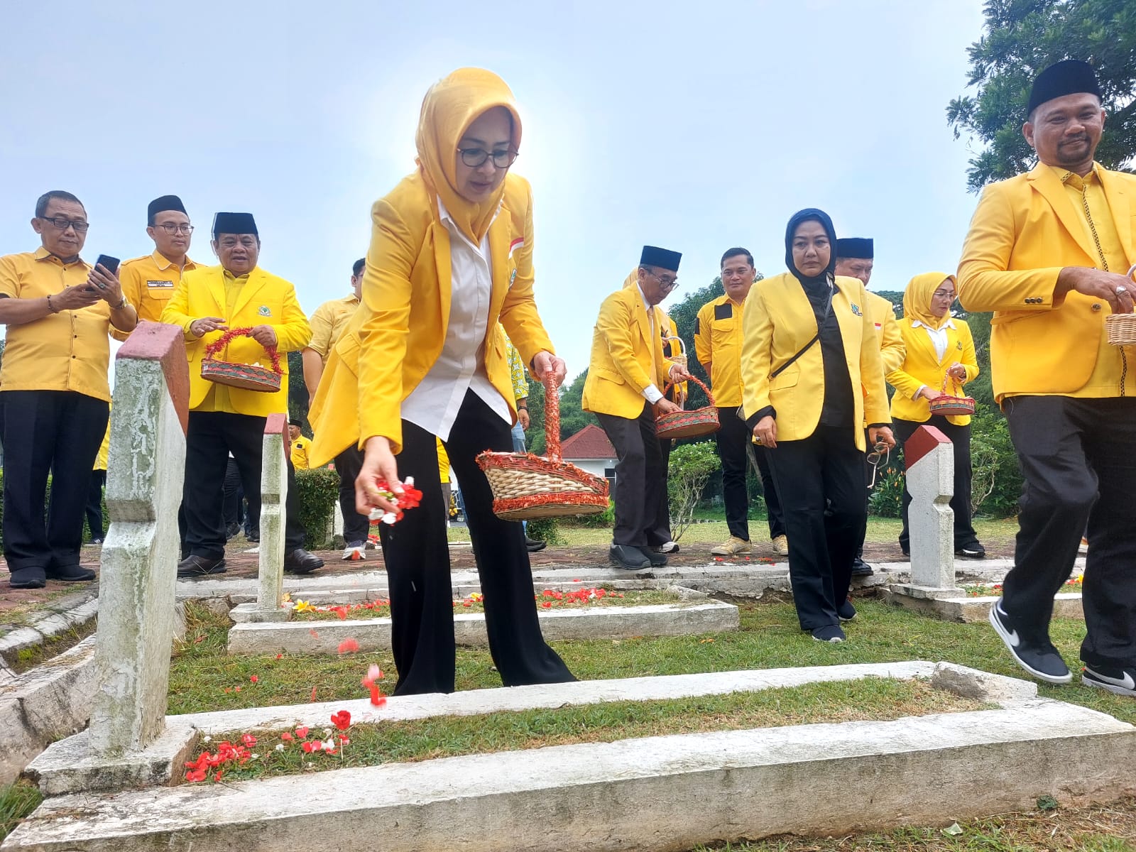 Peringati HUT ke-61 Golkar, Airin Serukan Kader Selalu Dekat dengan Rakyat Ketua Dewan Pimpinan Daerah (DPD) Partai Golkar Kota Tangerang Selatan (Tangsel), Airin Rachmi Diany. (tangselpos.id/rmn)
