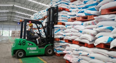 Prabowo Cetak Sejarah: Harga Pupuk Subsidi Turun 20 Persen Tanpa Tambah Beban APBN Gudang pupuk. Foto : Ist