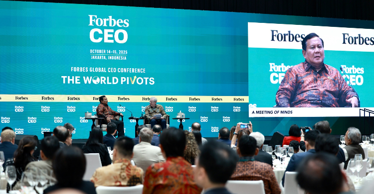 Prabowo Melucu Di Depan Bos Forbes: Saya Pernah Ke Harvard, Tapi Ke Toko Bukunya Presiden Prabowo saat tampil di acara forum Forbes Global CEO Conference 2025 . Foto : Ist
