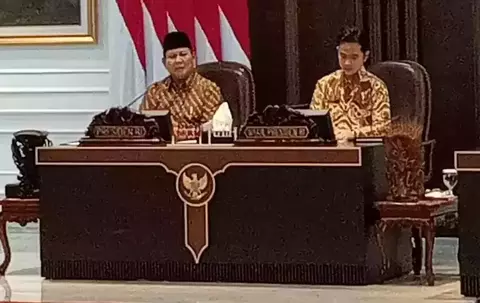 Presiden Prabowo dan Wapres Gibran saat memimpin sidang Kabinet. Foto : Ist