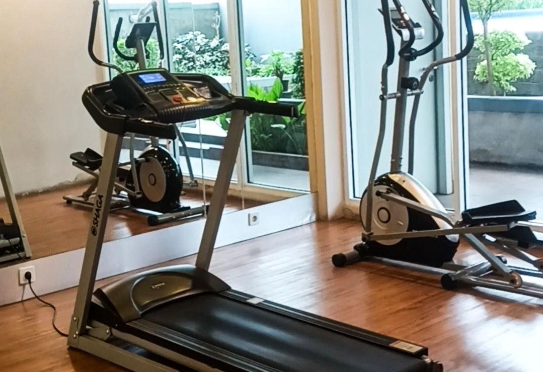 Fasilitas pusat kebugaran (gym) di Ramada by Wyndham Serpong, (tangselpos.id/lim)