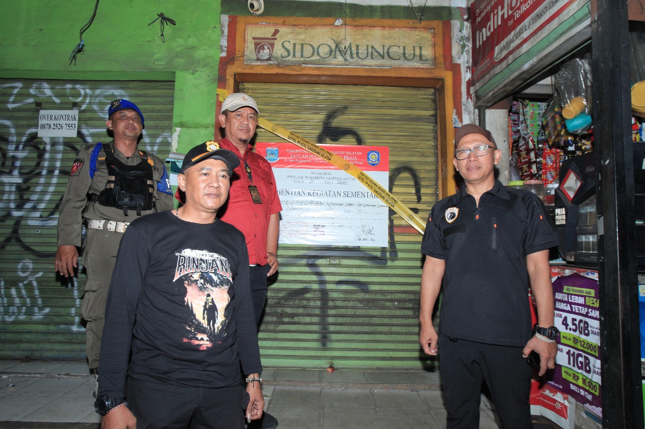 Satpol PP Tangsel Sita Ratusan Botol Miras dari Empat Lokasi Foto : Ist