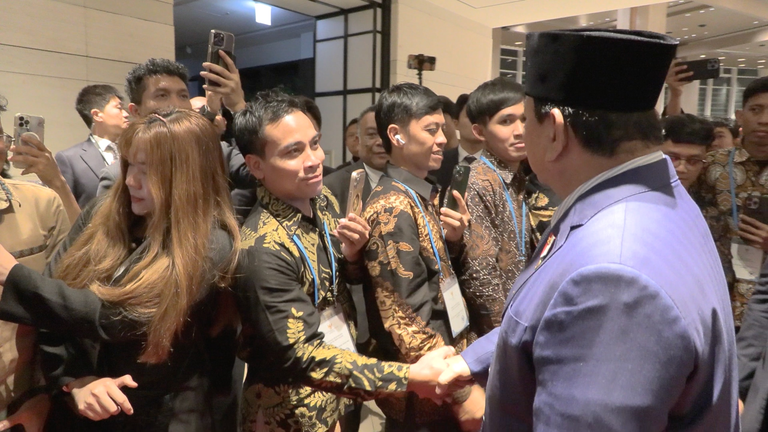 Seperti Disapa Ayah Sendiri: Pekerja Migran Terharu Bertemu Prabowo di Korea Martinus Andi Irawan bangga bisa bertemu Presiden Prabowo di Korsel. Foto : Tim Media Presiden