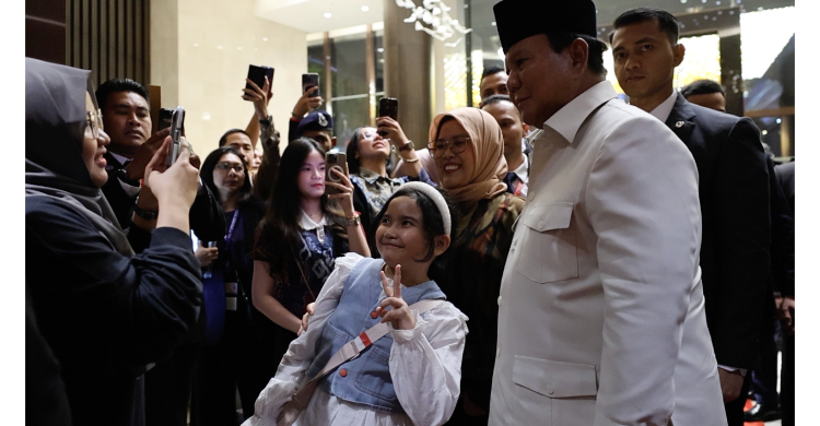 Tiba di Malaysia, Prabowo Disambut Antusias Big Fans Presiden Prabowo saat tiba di Malaysia disambut hangat oleh Diaspora. Foto : Ist