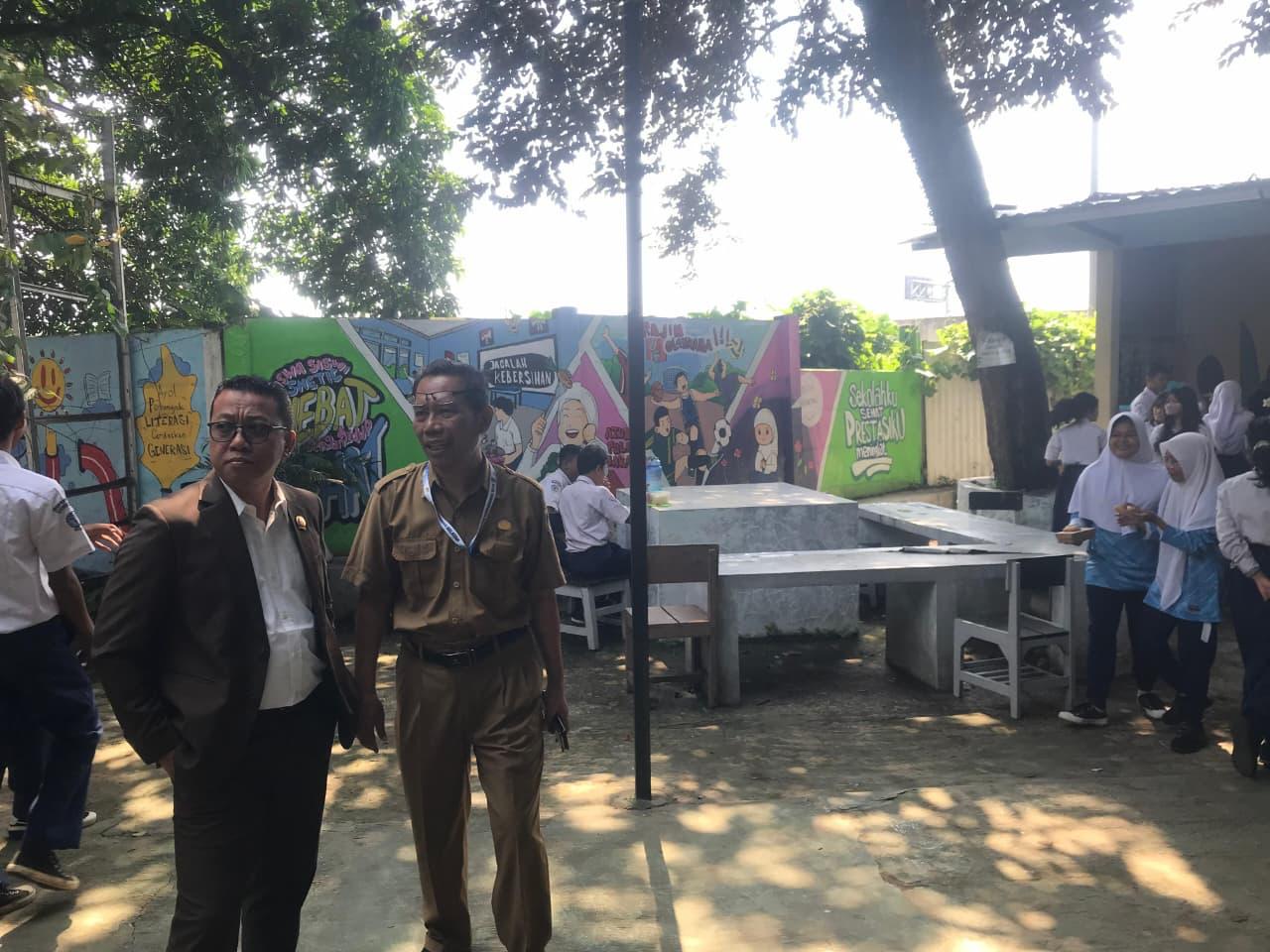 Anggora Komisi II DPRD Kota Tangsel Ahmad Andi Wibowo mengunjungi SMPN 6 Kota Tangsel, Senin (6/10).