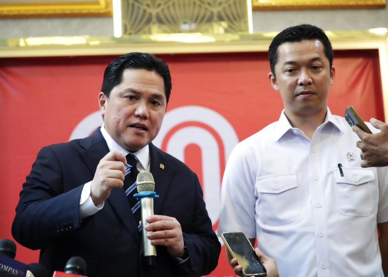 Tolak Atlet Senam Israel, Pemerintah Siap Hadapi Gugatan Ke CAS Menpora Erick Thohir (kiri) saat konferensi pers. Foto : Ist