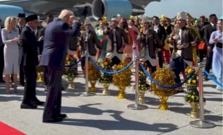 Trump Asyik Berjoget Diiringi Musik Melayu Presiden AS Donald Trump saat tiba di Malaysia. Foto : Ist
