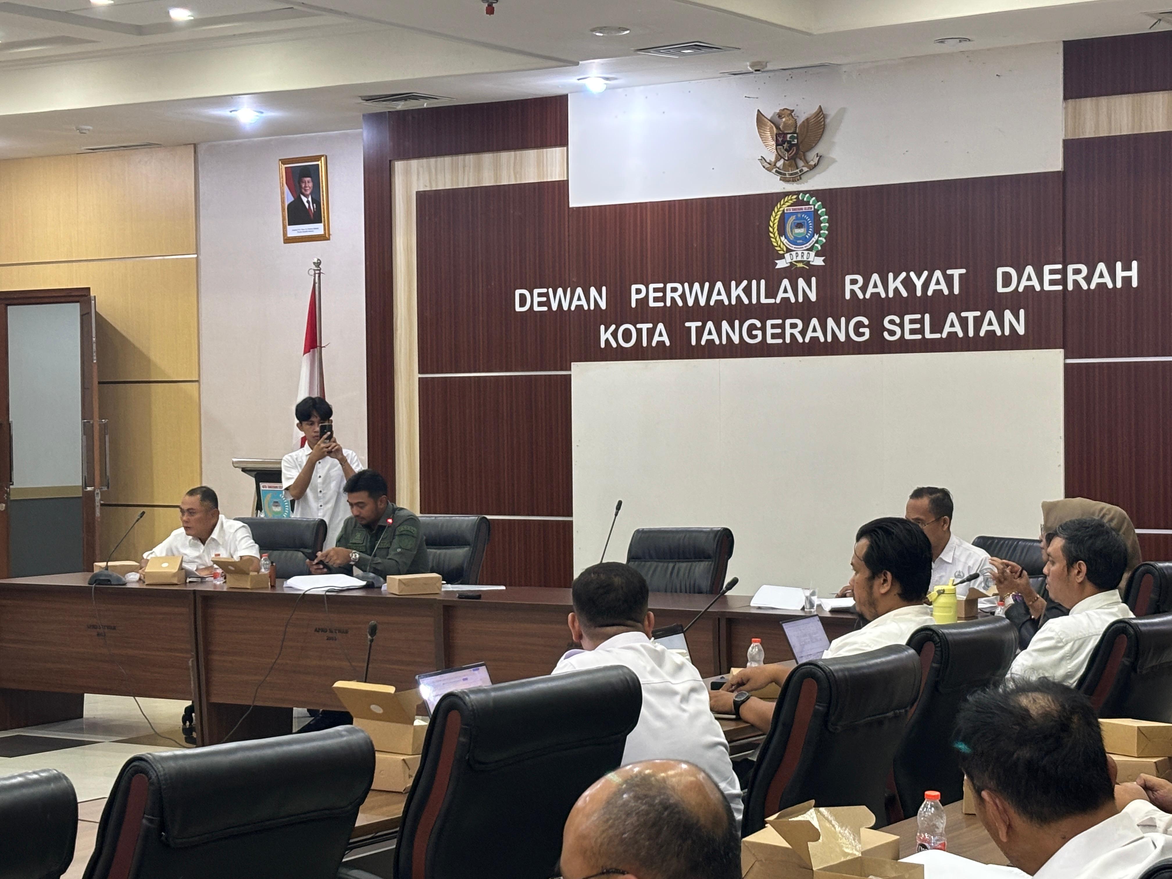 Pansus Raperda RTRW Kota Tangsel 2025-2045 mulai bahas pembedahan pasal-pasal yang akan mengatur regulasi tersebut.
