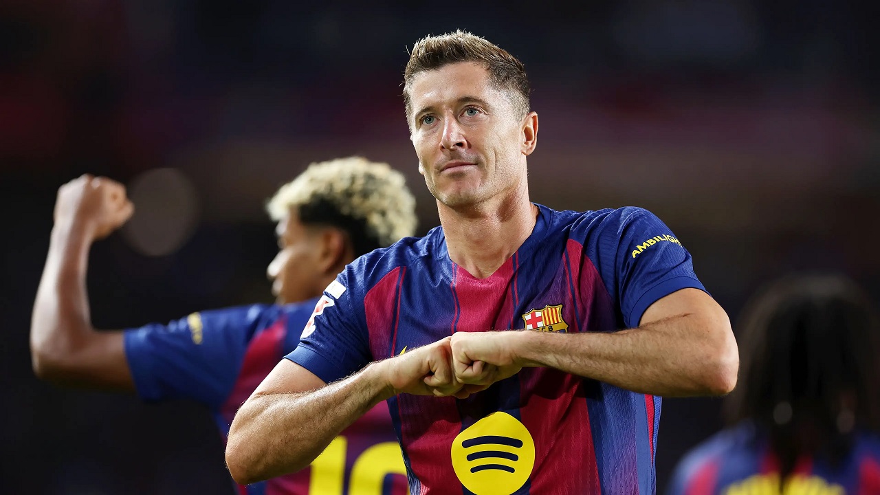 Barcelona Siap Tancap Gas Lawan El Salah satu pemain andalan Barca yang sudah pulih dari cidera Robert Lewandowski. Foto : Ist