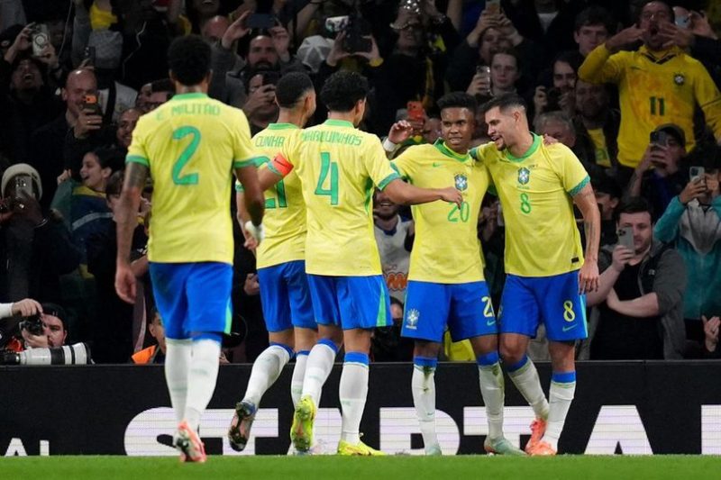 Selebrasi skuad Brazil usai membobol gawang Senegal. Foto : Ist