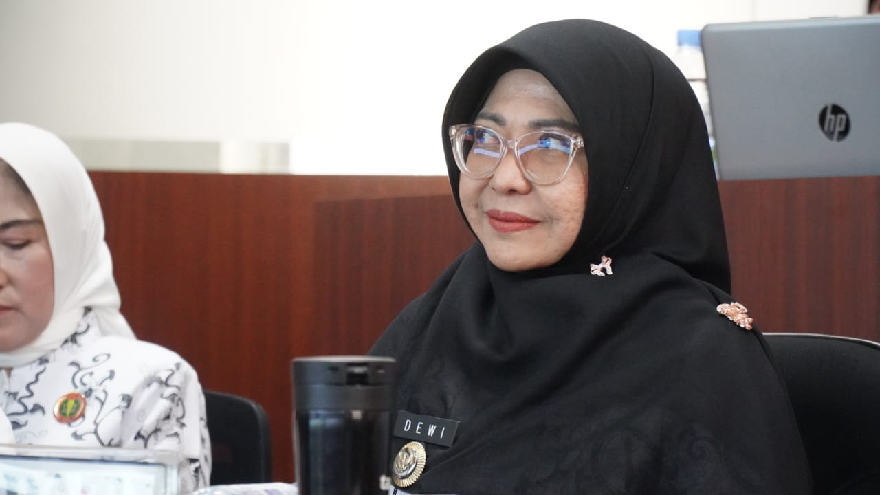 Bupati Dewi Setiani, saat membuka kegiatan Seminar Nasional Literasi Digital bagi Guru secara daring bertempat di Ruang Pintar Sekretariat Daerah (Setda) Pandeglang, Selasa (25/11/2025).(Istimewa)