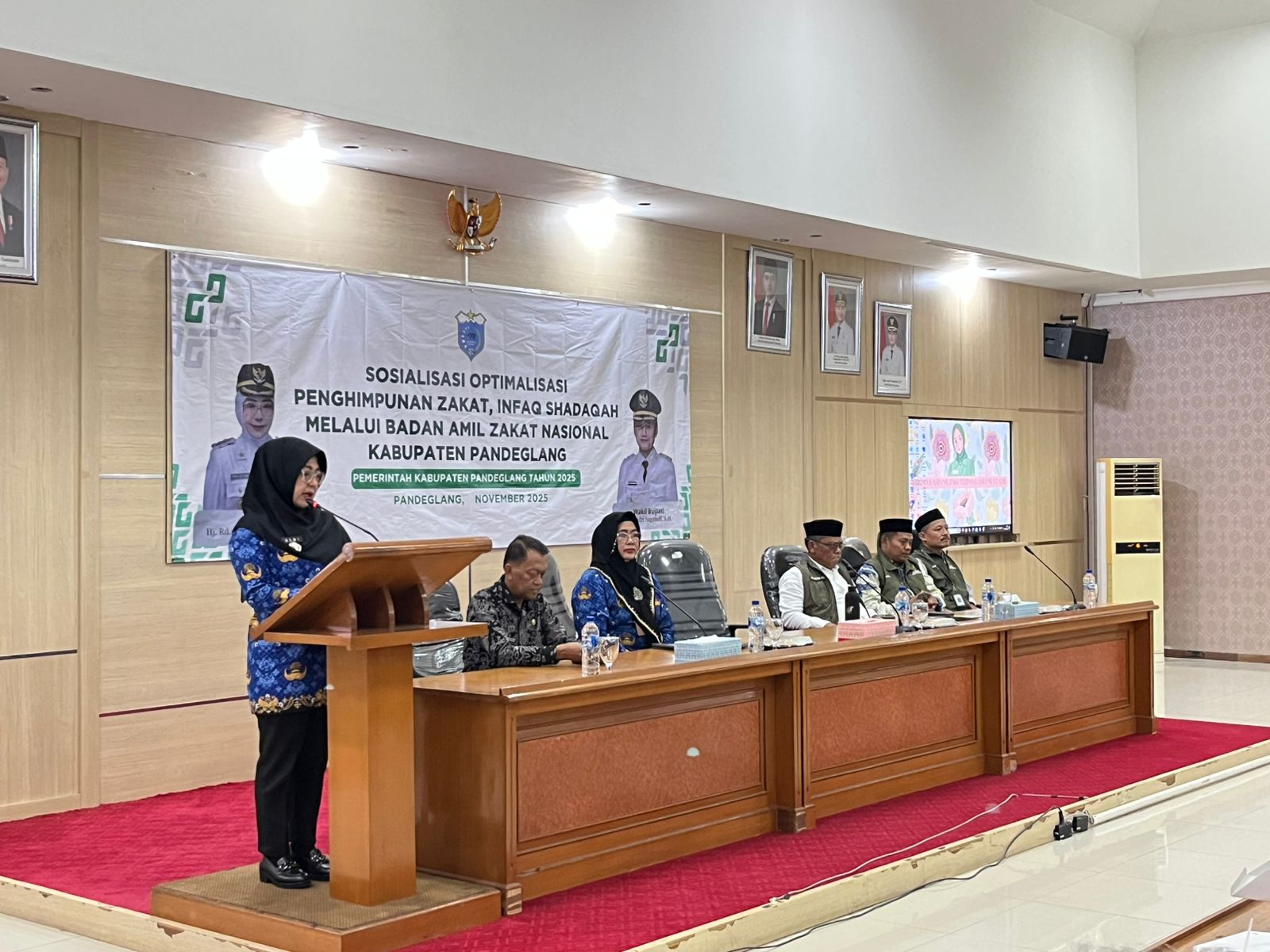 Bupati Dewi Setiani, saat membuka Sosialisasi Optimalisasi Pengumpulan ZIS Baznas Kabupaten Pandeglang di Oproom Setda, Kamis (27/11/2025).(Istimewa)