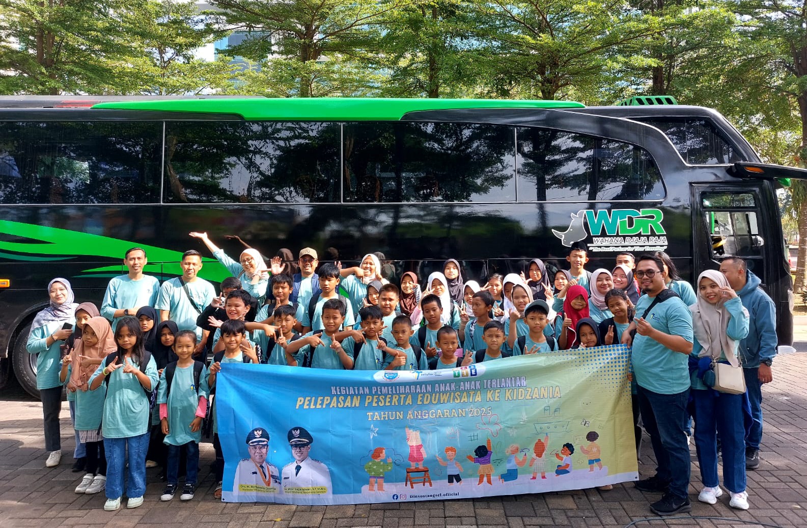 Dinsos Tangsel memberangkatkan 40 anak mengikuti kegiatan eduwisata ke Kidzania Jakarta. Foto : Ist