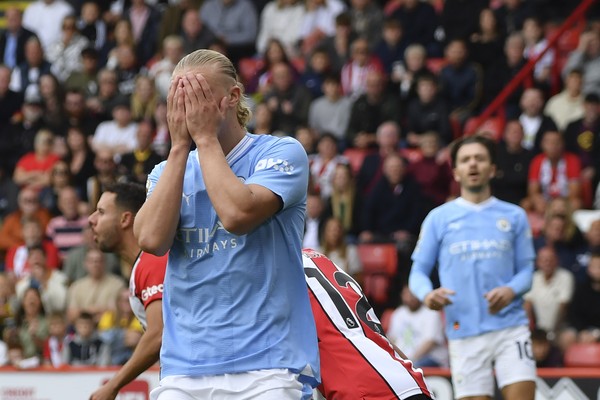 Ekspresi Haaland usai gagal lakukan pinalti. Foto : Ist